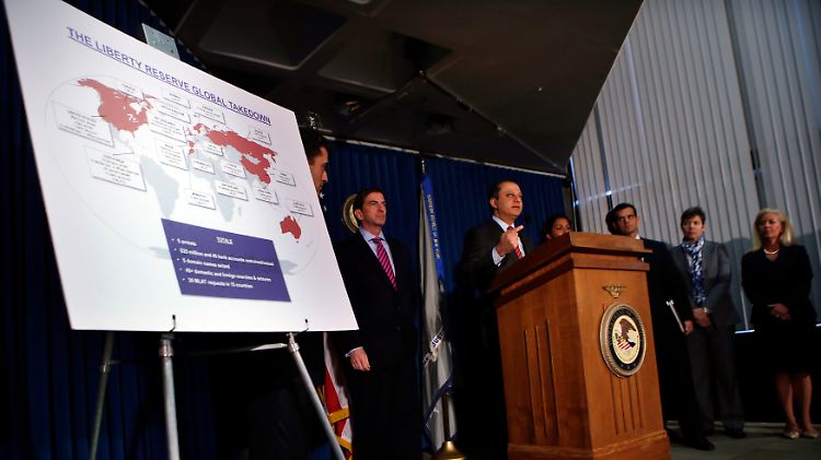 US-Staatsanwalt Preet Bharara spricht von der "wohl größten Geldwäsche aller Zeiten". 