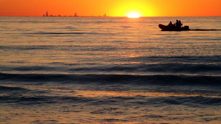 Chicagos Wolkenkratzer am Horizont: Bei Sonnenuntergang bietet sich Besuchern der Indiana Dunes ein kitschig-schönes Panorama.