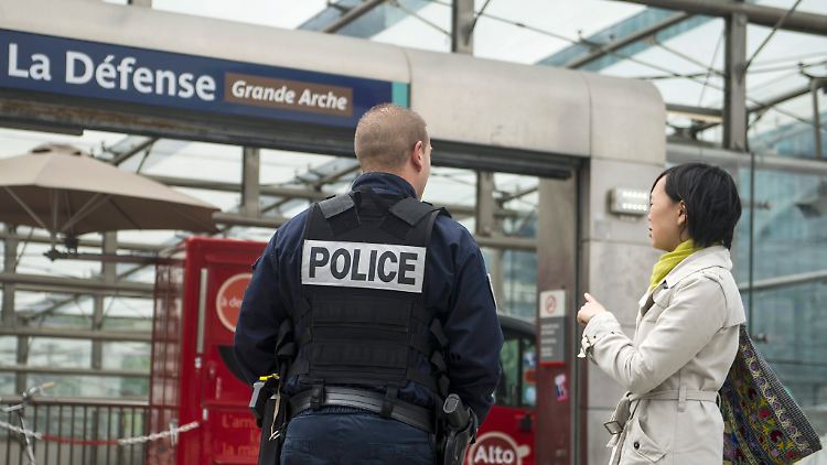 In dieser U-Bahn-Station im Geschäftsviertel La Défense schlug der Täter zu.