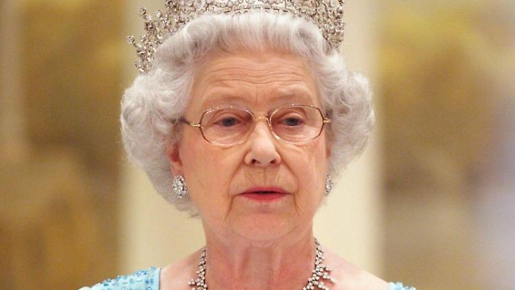 Sie soll besser mit ihrem Geld haushalten: Queen Elizabeth bekommt Kritik aus dem Parlament.