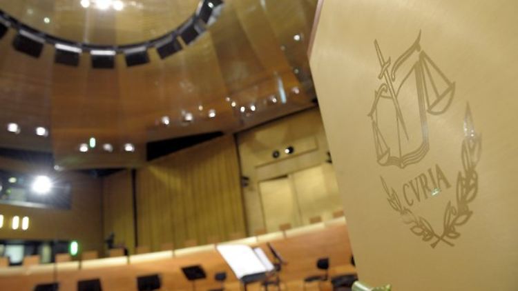Das wird der EU-Kommission nicht gefallen: Der EuGH-Generalanwalt schließt sich der deutschen Sicht auf das VW-Gesetz an.