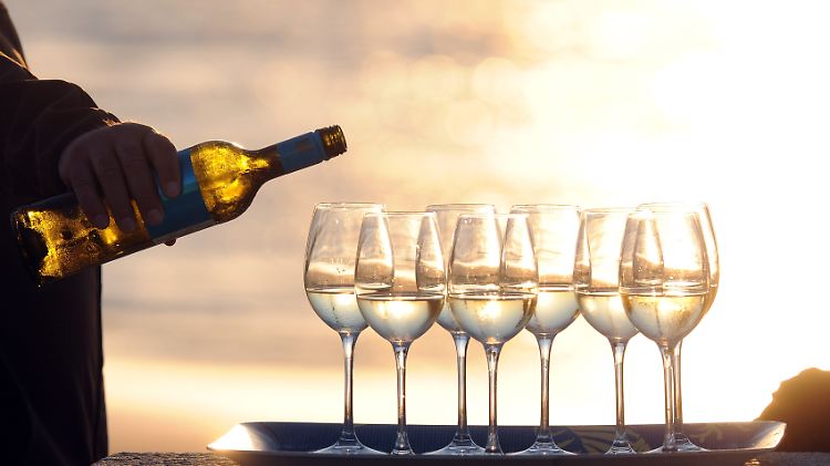 Einen edlen Tropfen gönnt man sich gern. Der Übergang von risikoarmem zu riskantem oder gar gefährlichem Alkoholkonsum ist allerdings fließend.