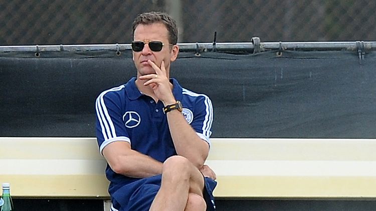 Wo zieht es Oliver Bierhoff hin? Sein Vertrag als Teammanager läuft noch bis nach der WM 2014.