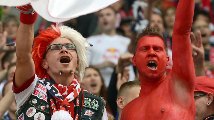 Auf dem Weg in den Proffußball: Fans von RB Leipzig feiern den Sieg gegen Lotte.