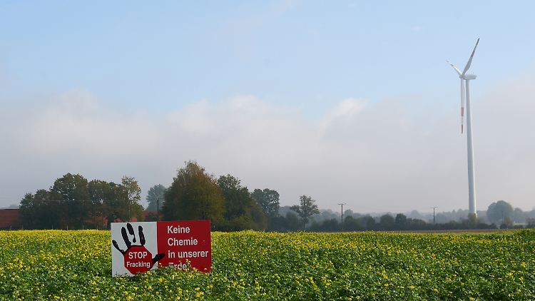 "Stop Fracking - Keine Chemie in unserer Erde" fordert eine Bürgerinitiative in Nordwalde nahe Münster.