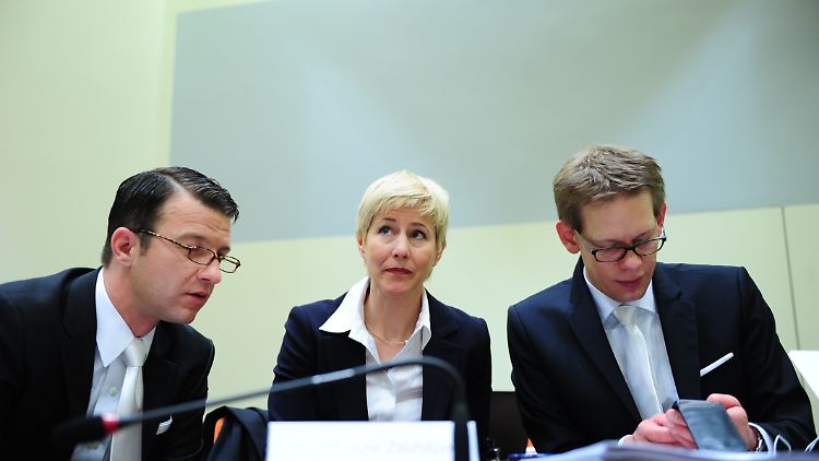 Heer, Stahl und Sturm vertreten eine höchst umstrittene Mandantin.
