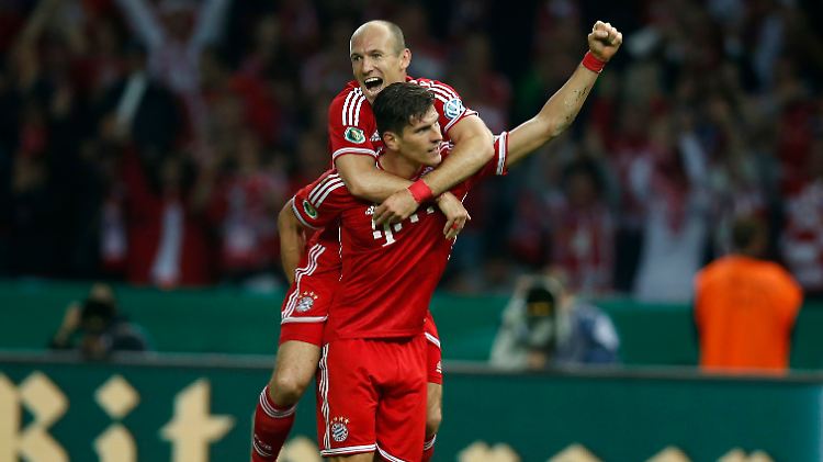 Arjen Robben, Siegtorschütze im Champions-League-Finale, und Mario Gomez, Doppeltorschütze im Pokal-Endspiel, haben sich mit dem FC Bayern 2012/13 unsterblich gemacht.