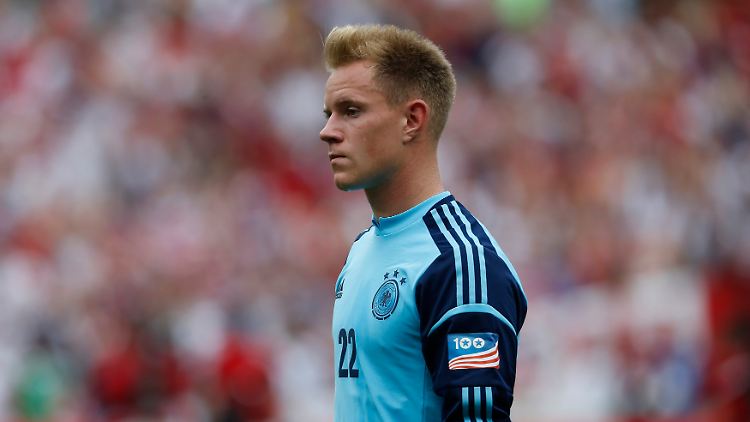 Hätte besser im Bett bleiben sollen: Marc-André ter Stegen hat im DFB-Dress einfach kein Glück.