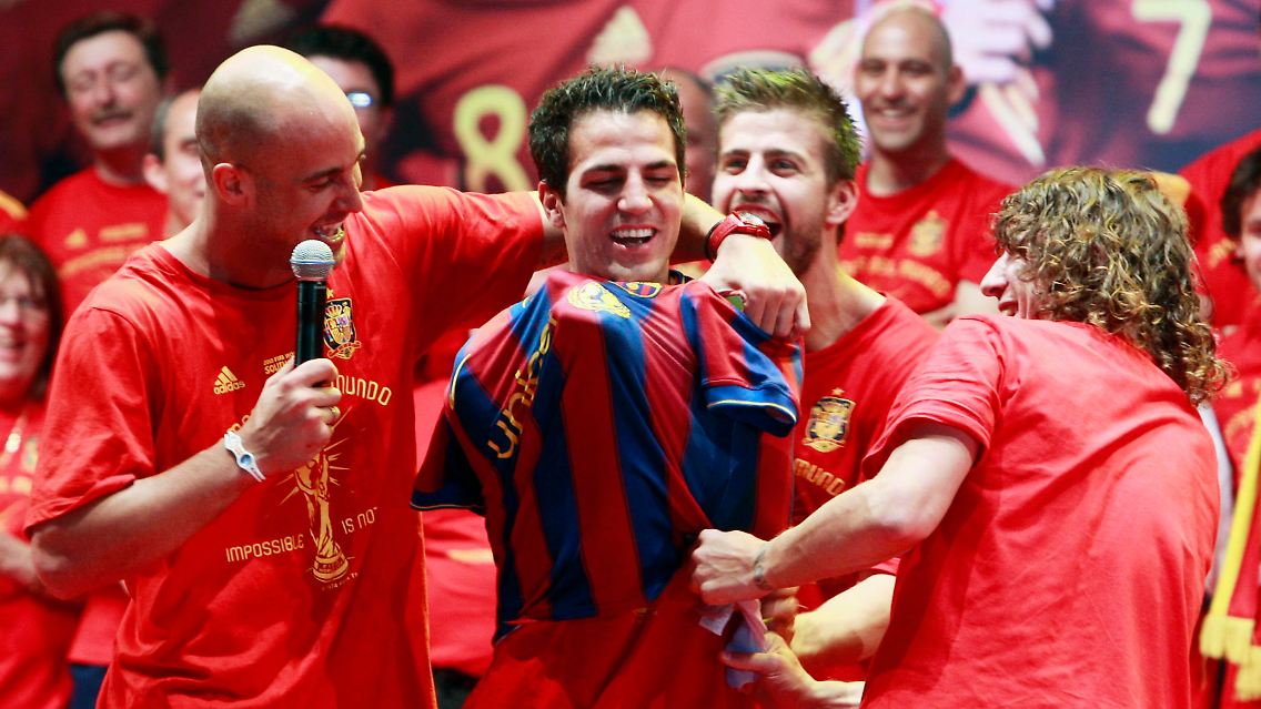 Wie es um die Finanzen des FC Barcelona bestellt ist, bleibt ungewiss. Sicher ist nur: Das Barca-Trikot würde Cesc Fabregas passen.