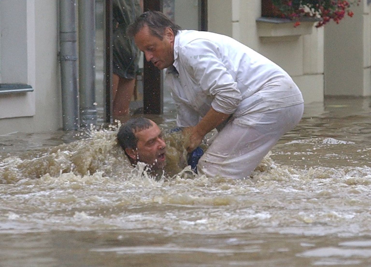 Grimma am 13. August 2002: Die 30.000 Einwohner zählende Stadt im Landkreis Leipzig wird von gewaltigen Fluten überrollt.