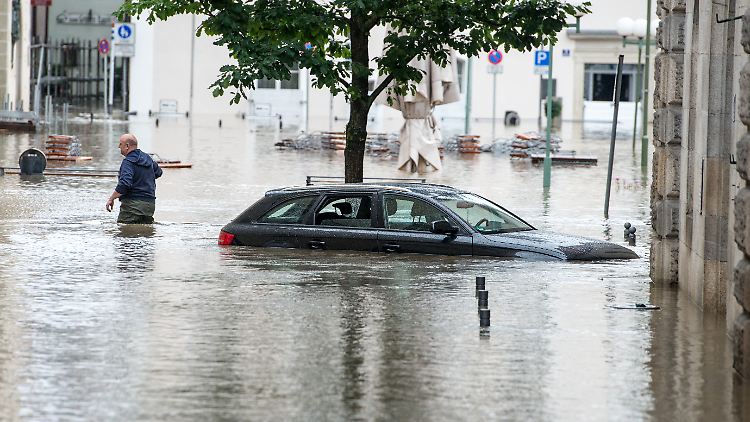 Wer in einer Hochwasser-Region parkt, für den zahlt keine Versicherung.