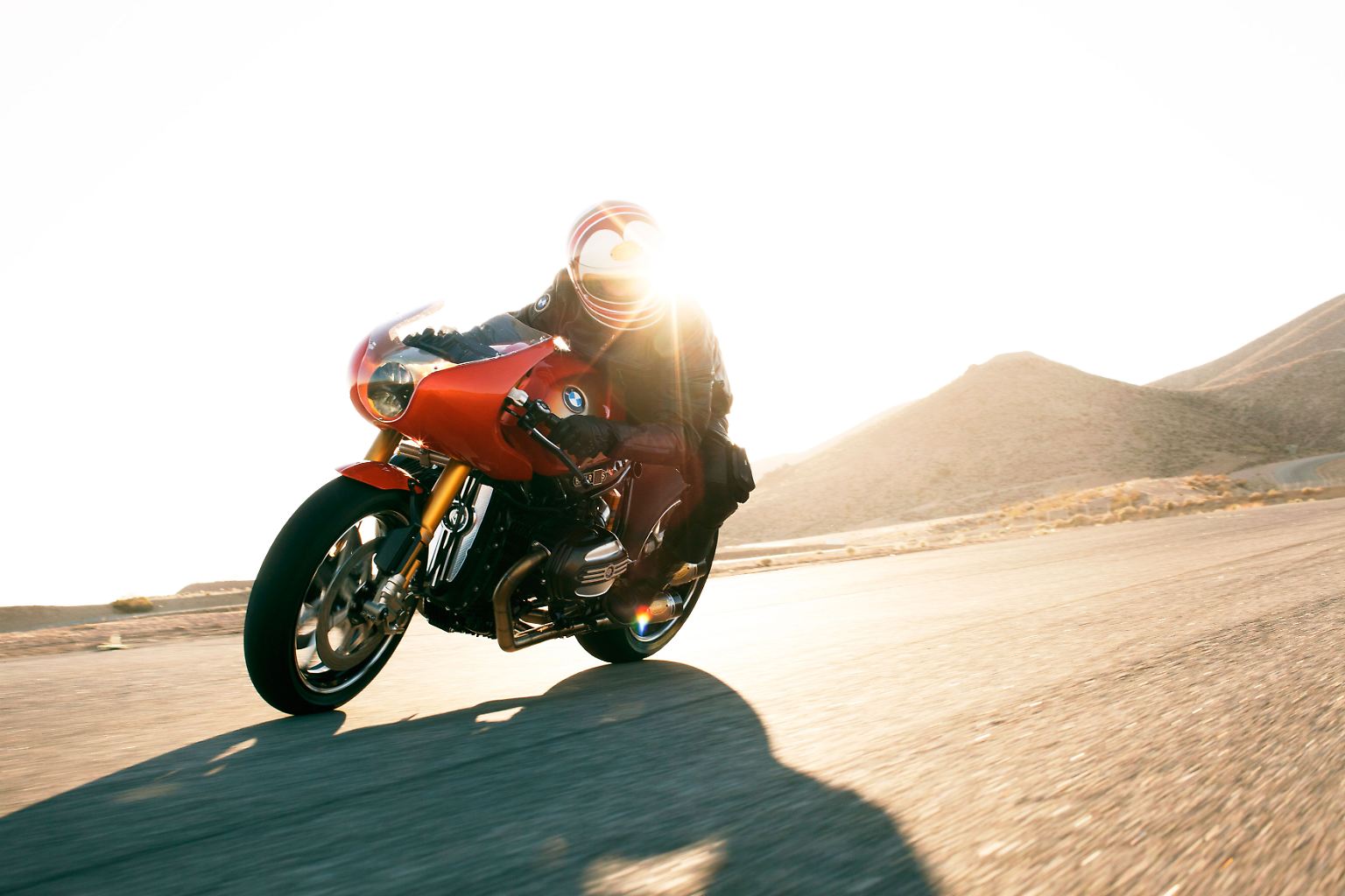 Emotional, schnell und auffällig orange: In Erinnerung an eine Motorrad-Designikone hat BMW ein Show-Bike vorgestellt.
