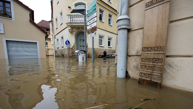 Nicht nur in Wehlen nähern sich die Wasserstände den historischen Marken.