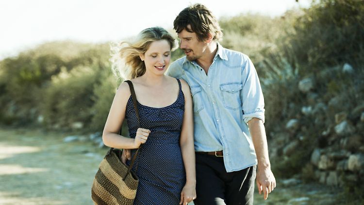 Celine (Julie Delpy) und Jesse (Ethan Hawke) machen auch in "Before Midnight" das, was sie am besten können: Sie laufen, diesmal durch die wunderbaren Landschaften Südgriechenlands, und sie reden. Über das Leben, das war und über das Leben, das noch kommt.