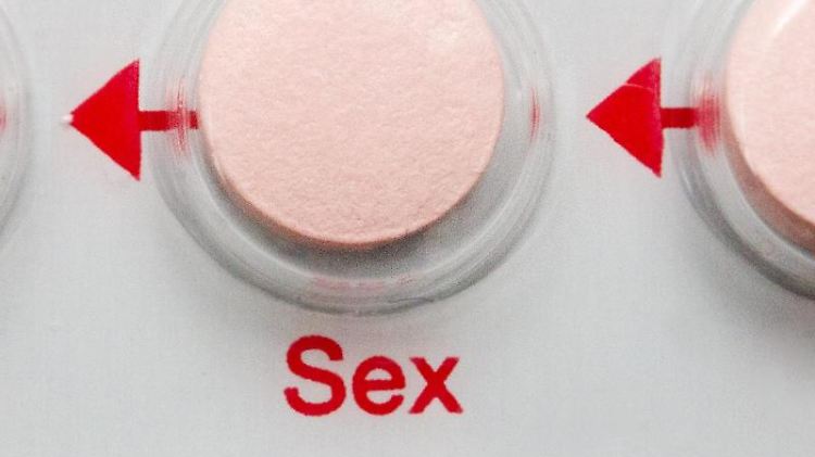 Die reguläre Pille vergessen? Bei ungeschütztem Sex kann das zu einer ungewollten Schwangerschaft führen.