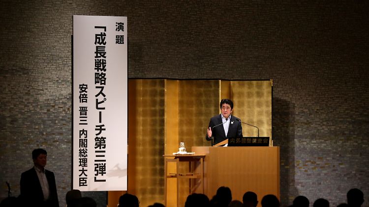 Japans Ministerpräsident Shinzo Abe nennt weitere Details des Wachstumsprogramm.