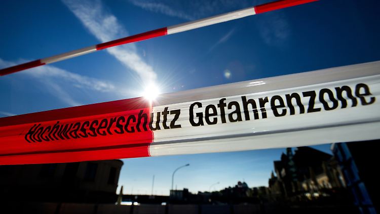 In Dresden scheint die Sonne, außer Gefahr ist die Stadt allerdings nicht.