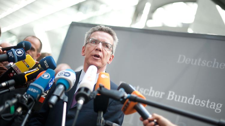 Viele Fragen an de Maizière. Für die Opposition sind noch nicht alle beantwortet.