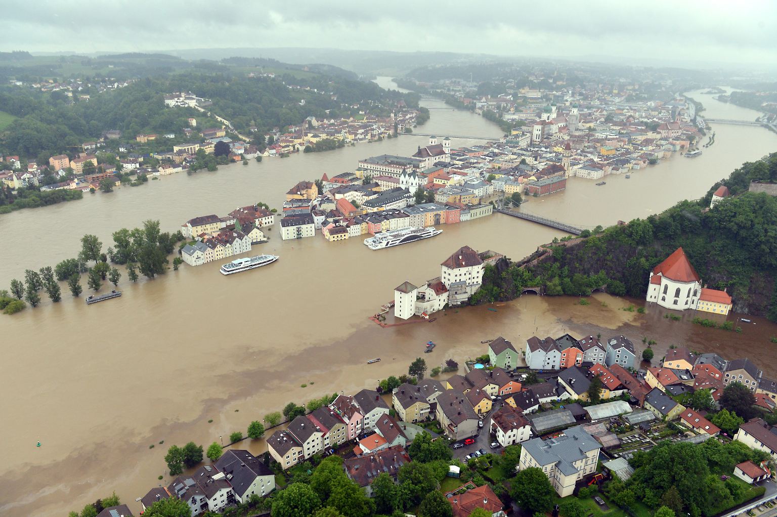 Passau unter Wasser: Die Stadt an Donau, Inn und Ilz trifft das Hochwasser vom Juni 2013 ...