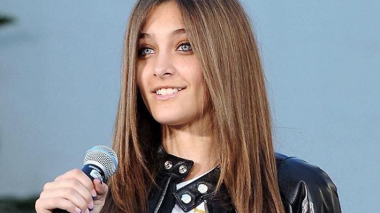 Familie weiterhin in Sorge um Paris Jackson