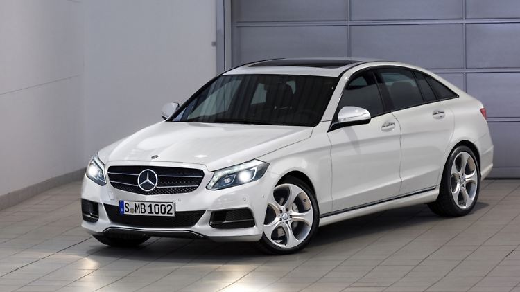 Die Preise für das Sportcoupé dürften deutlich oberhalb der Limousine liegen.