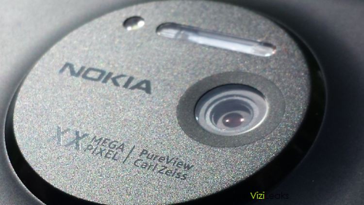 Das Nokia Lumia EOS hat eine imposante Pureview-Kamera mit Carl-Zeiss-Optik auf der Rückseite.