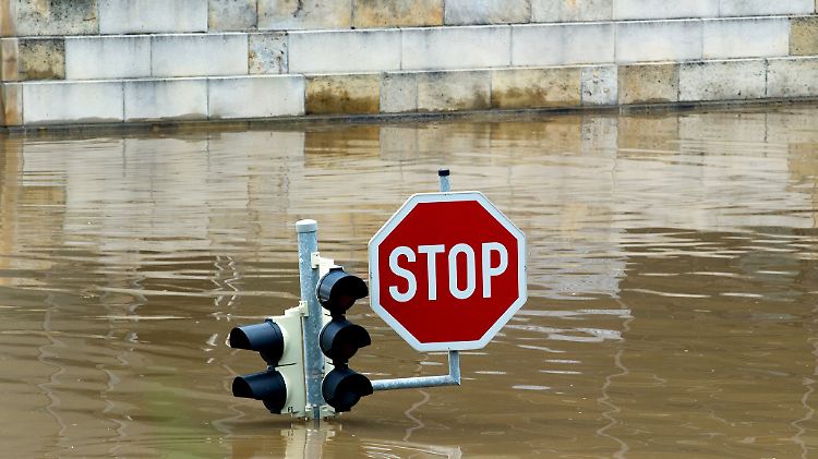 In Dresden ist der Scheitelpunkt erreicht - er soll sich aber mehrere Tage auf diesem Niveau halten.