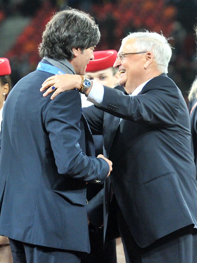Bundestrainer Joachim Löw hat die Avancen von Ranschmeißer Theo Zwanziger bislang nicht erwidert.
