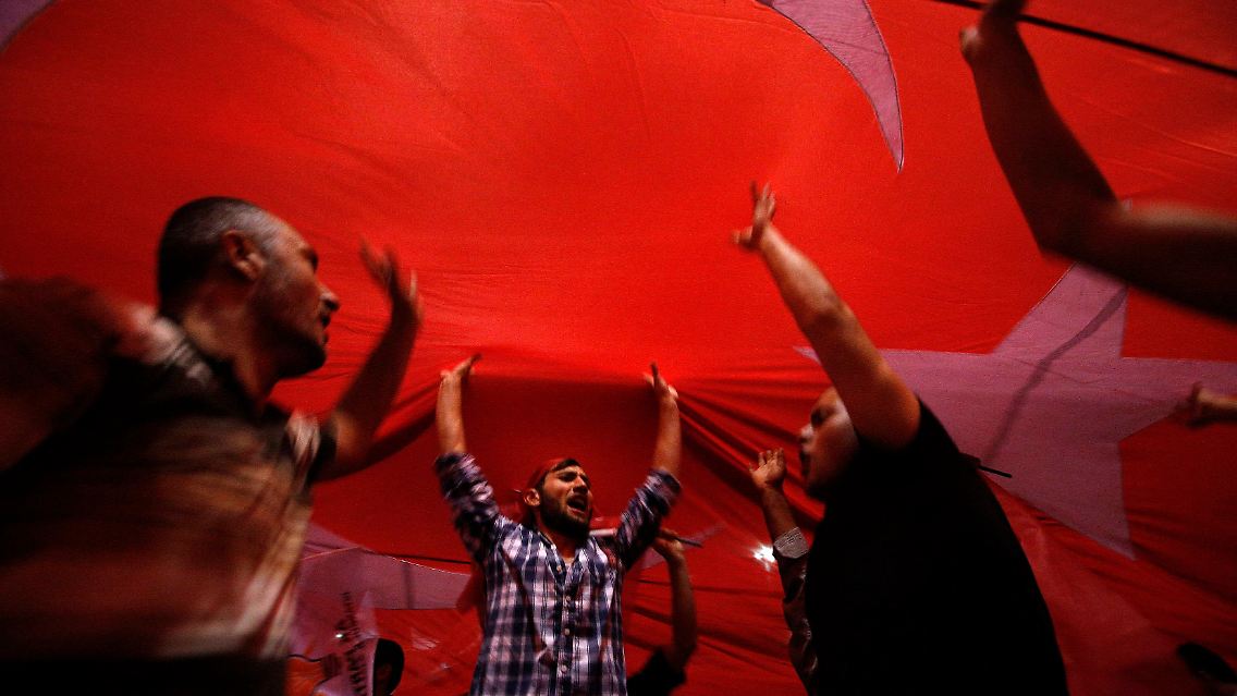 2013-06-07T021816Z_248240762_GM1E9670SI501_RTRMADP_3_TURKEY-PROTESTS.JPG5010390195156292679.jpg