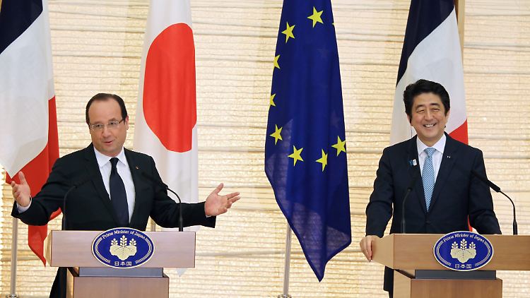 Frankreichs Präsident François Hollande mit dem japanischen Premier Shinzo Abe