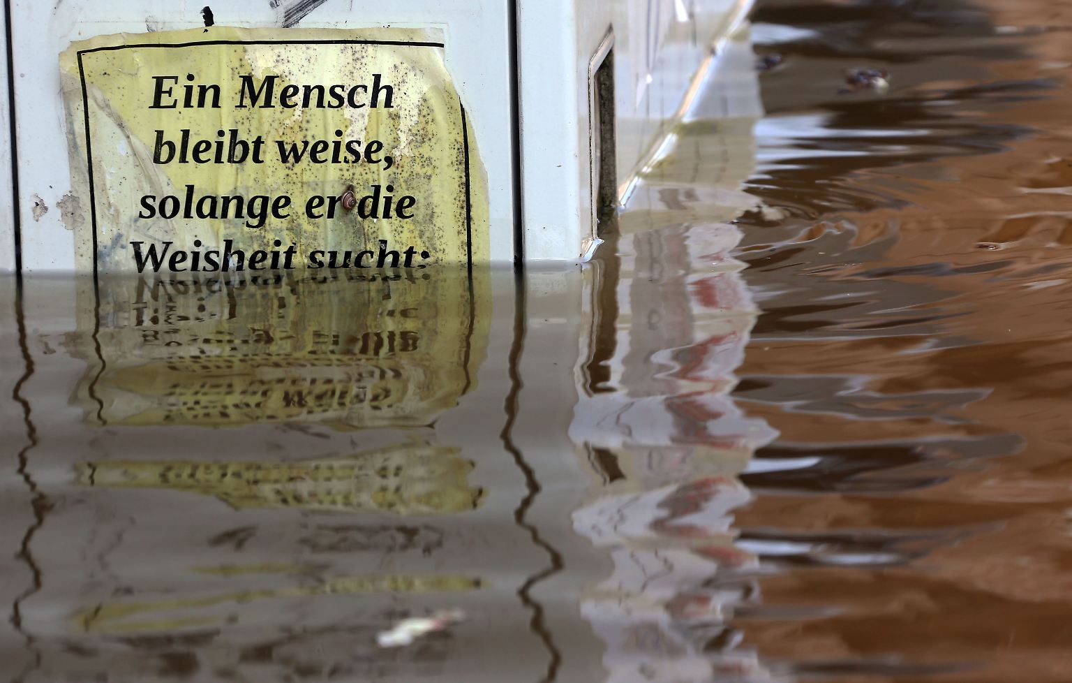 Die Lage in einigen Hochwassergebieten an der Elbe spitzt sich immer weiter zu. 
