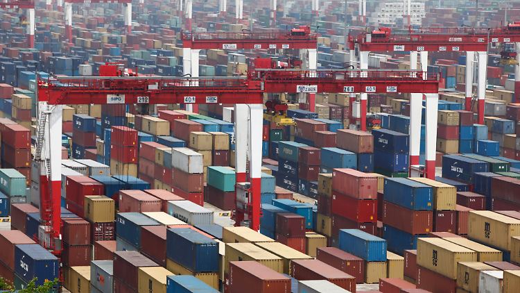 Chinas Außenhandel schwächelt, die Wachtsumsprognose wankt: Experten erwarten eine Zinssenkung.