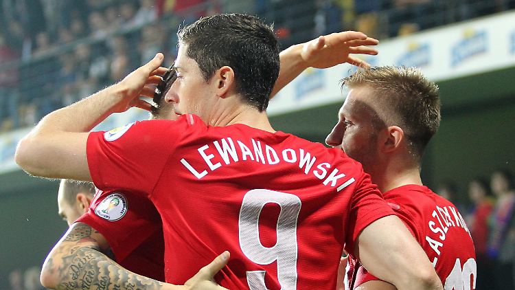 Rot steht ihm auch: Robert Lewandowski im Einsatz für die polnische Nationalmannschaft.