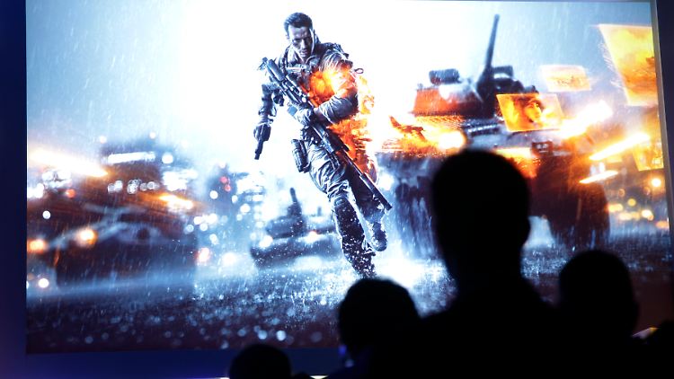 In Battlefield 4 muss man sich durch einen sinkenden Flugzeugträger kämpfen.  