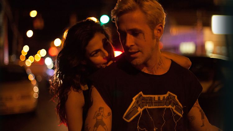 Romina (Eva Mendes) und Luke (Ryan Gosling) bleibt nicht viel Zeit. 