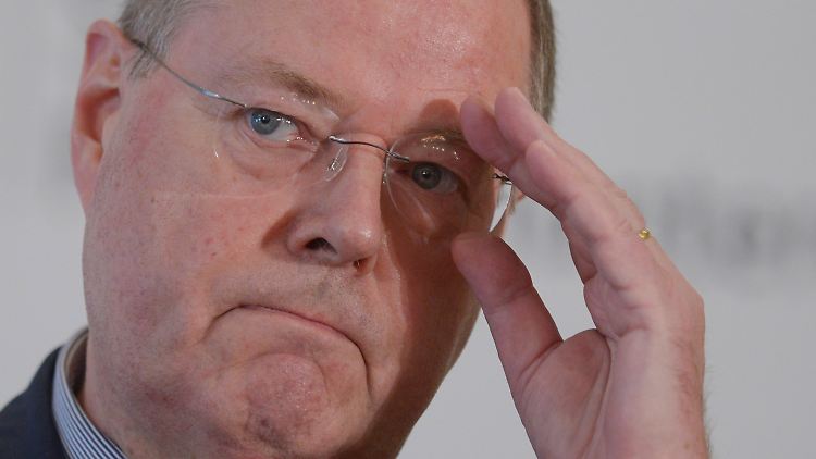 Die Koalition will Steinbrücks Rolle in der Affäre beleuchten und bringt damit neuen Schwung in den Wahlkampf.