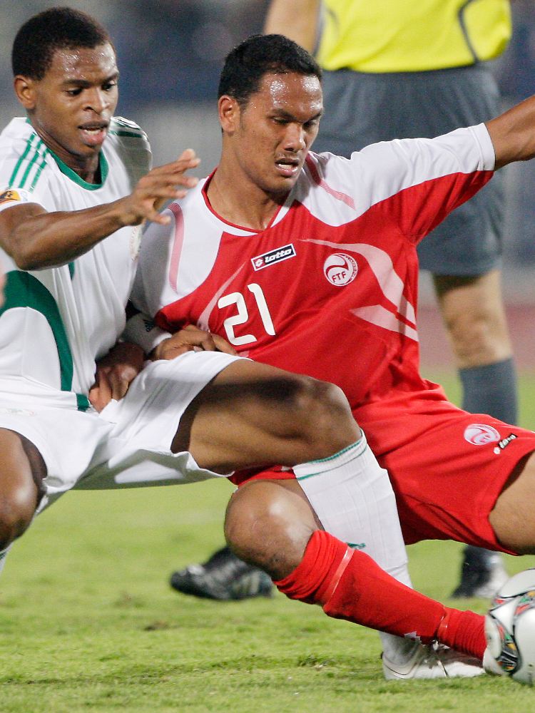 Einer der Tehaus am Ball: Hier ist es Alvin, rechts, seinerzeit 2009 bei der U-20-WM in Kairo gegen Nigeria.