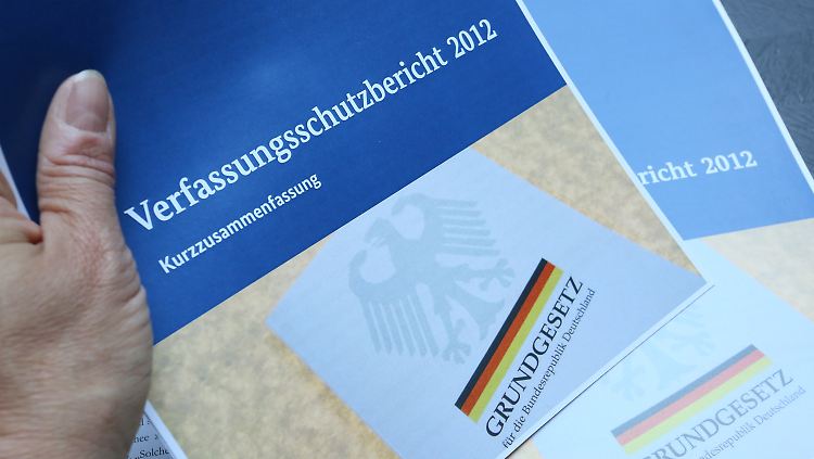 Der Verfassungsschutzbericht warnt in diesem Jahr vor allem vor islamistischem und rechtem Terror.