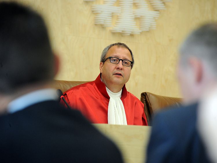 Gerichtspräsident und Vorsitzender des Zweiten Senats: Andreas Voßkuhle eröffnet die mündliche Verhandlung über den Euro-Rettungsschirm ESM und die Politik der EZB.