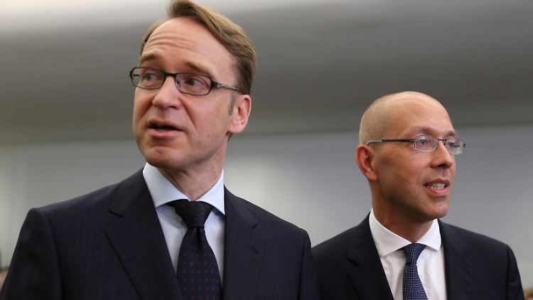 Jens Weidmann (l) und Jörg Asmussen (r) vertreten zwar gegenteilige Meinungen, können aber trotzdem mal verwechselt werden.