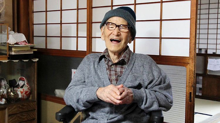 Geboren 1897, hatte der aus Kyoto stammende Kimura die Regentschaften von vier Kaisern erlebt.