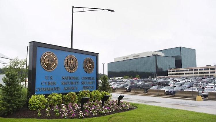 Die NSA (National Security Administration), auch scherzhaft "No Such Agency" genannt, hat ihren Hauptsitz in Maryland.