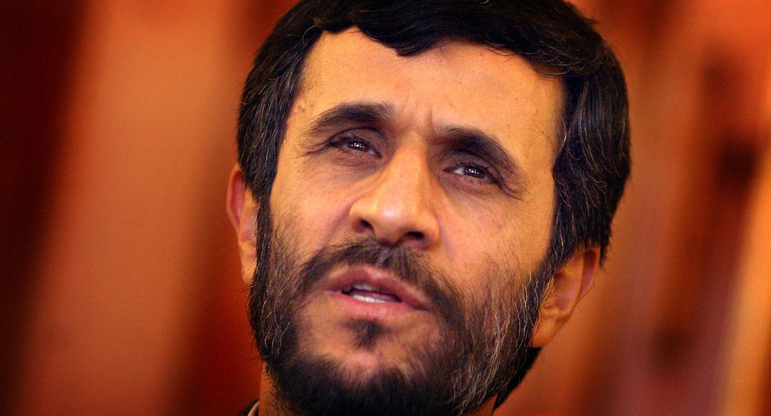 Bei der Präsidentenwahl 2005 sorgt der bis dahin unbekannte Mahmud Ahmadinedschad für eine faustdicke Überraschung. 
