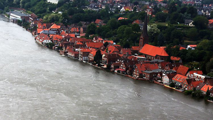 In der Altstadt von Lauenburg werden die Häuser von der Elbe umspült.