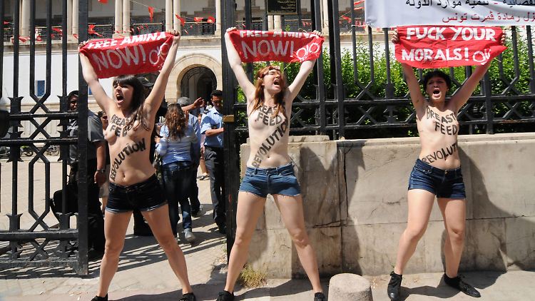 Die drei Femen-Aktivistinnen bei ihrer Aktion in Tunis am 29. Mai.