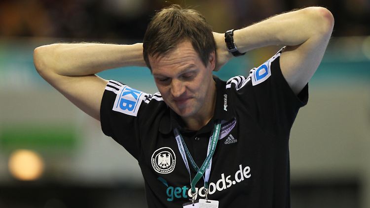 DHB-Trainer Martin Heuberger hatte beim schwachen Auftritt seiner Mannschaft wenig zu lachen.