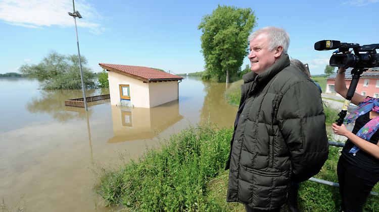 In der vergangenen Woche besuchte Seehofer das Hochwassergebiet in Deggendorf.