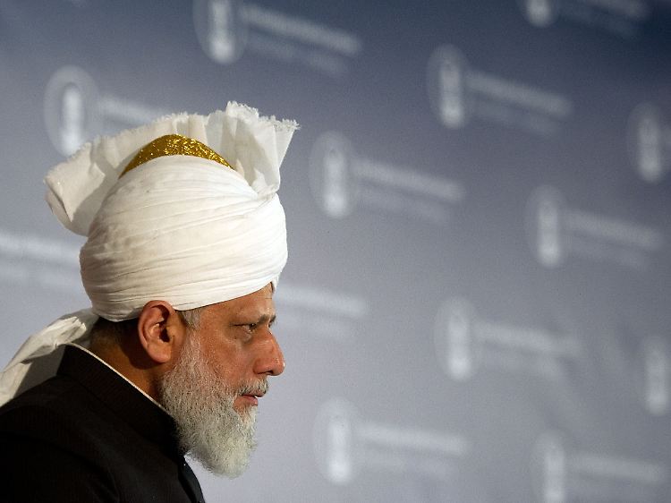 Das religiöse Oberhaupt der Ahmadiyya-Vereinigung: Hadhrat Mirza Masroor Ahmad.