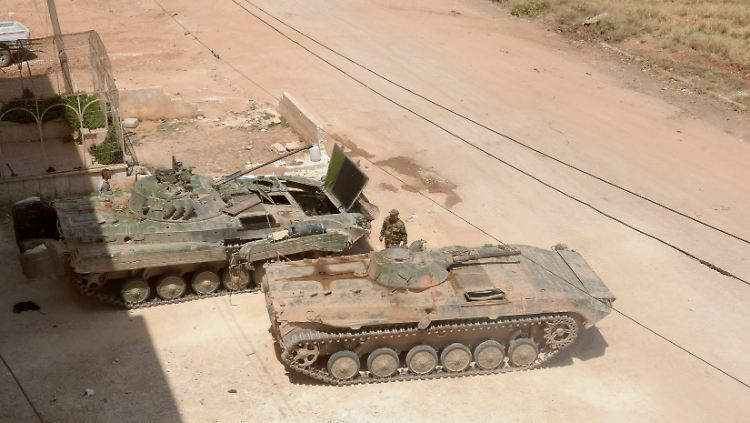 Panzer der syrischen Regierungsarmee nahe Aleppo.