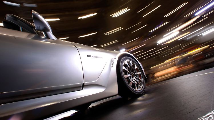 Japans Automobilindustrie muss die Konjunkturlokomitve spielen, die Reierung und die BoJ stellen die Weichen.